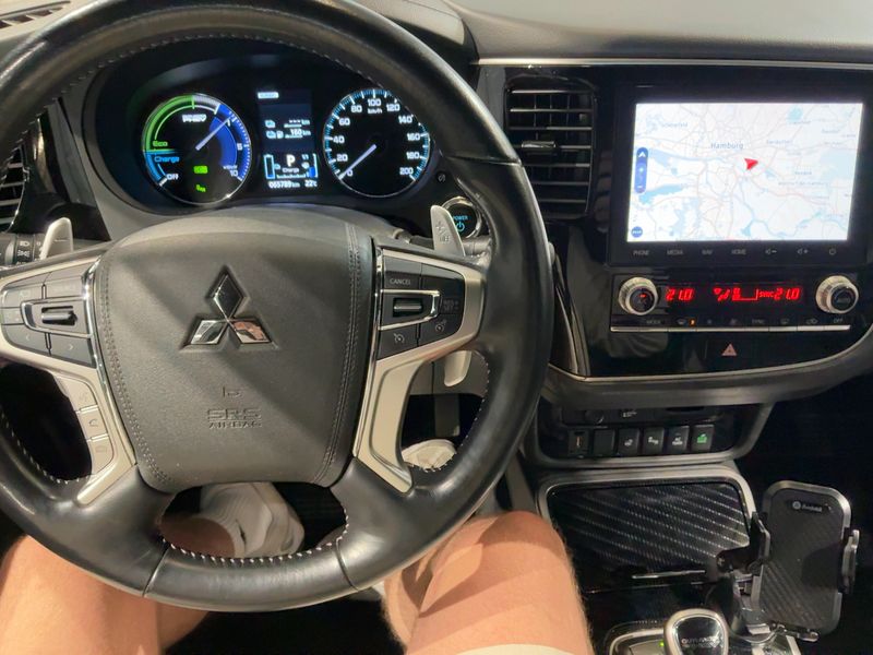Mitsubishi Outlander 2.4 PHEV Plus Spirit 4WD — zdjęcie 12