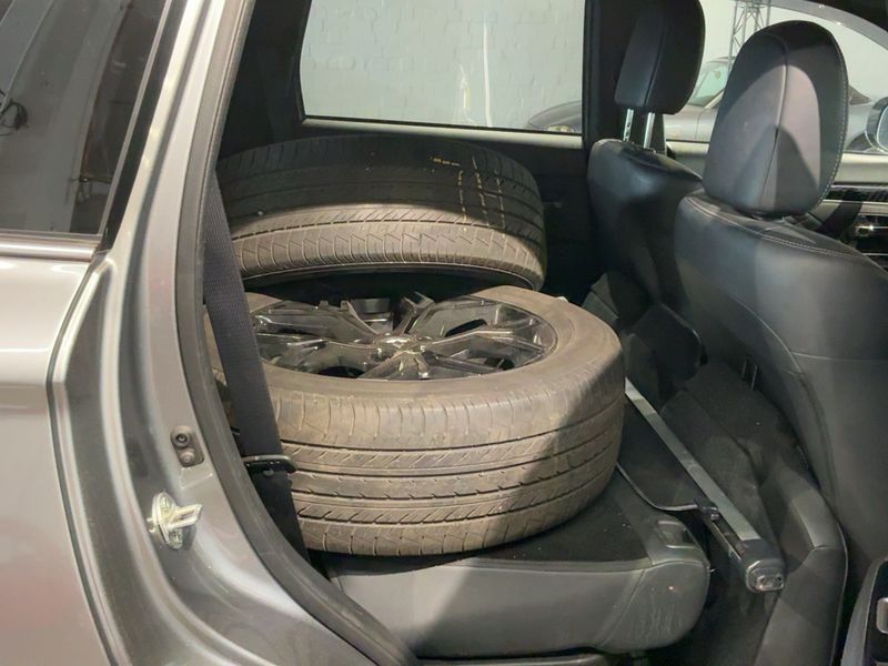 Mitsubishi Outlander 2.4 PHEV Plus Spirit 4WD — zdjęcie 14