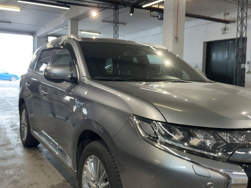 Mitsubishi Outlander 2.4 PHEV Plus Spirit 4WD — zdjęcie 8