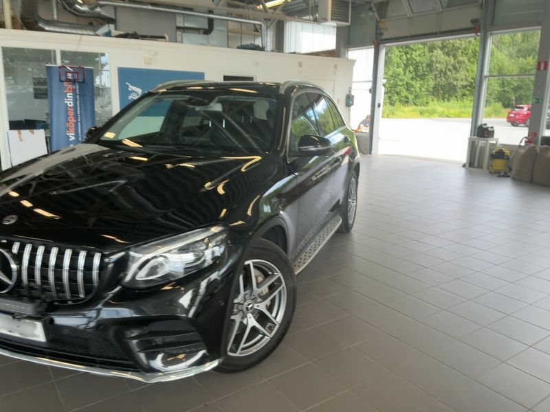 Mercedes-Benz GLC-Klasse GLC 220 4Matic AMG Line — zdjęcie 2