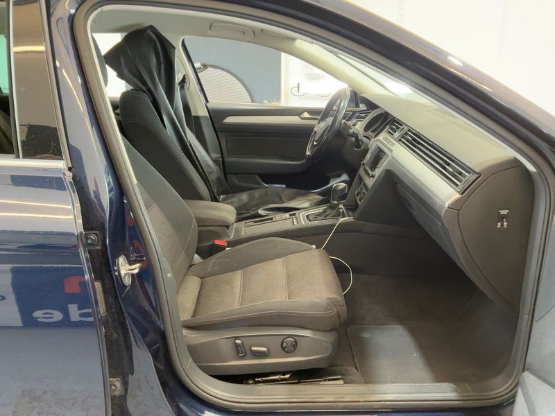 Volkswagen Passat 2.0 TDI Comfortline 4Motion BlueMotion Tech — zdjęcie 11
