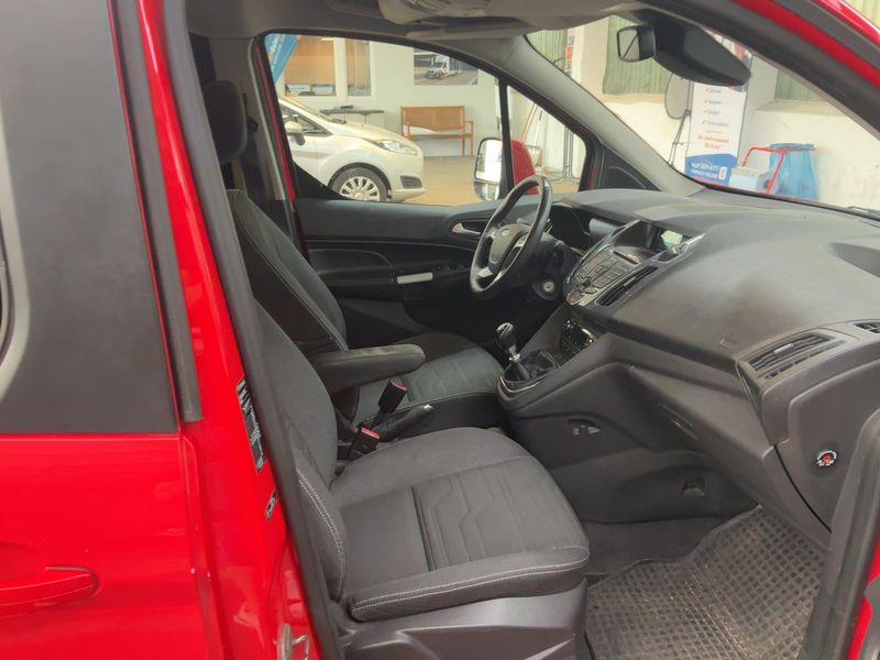 Ford Grand Tourneo Connect 1.6 TDCi Titanium — zdjęcie 11