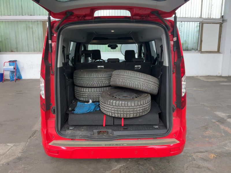 Ford Grand Tourneo Connect 1.6 TDCi Titanium — zdjęcie 10