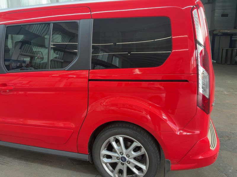 Ford Grand Tourneo Connect 1.6 TDCi Titanium — zdjęcie 3