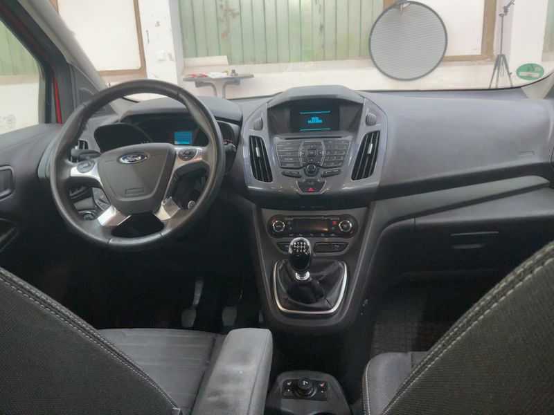 Ford Grand Tourneo Connect 1.6 TDCi Titanium — zdjęcie 12