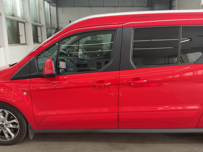 Ford Grand Tourneo Connect 1.6 TDCi Titanium — zdjęcie 4