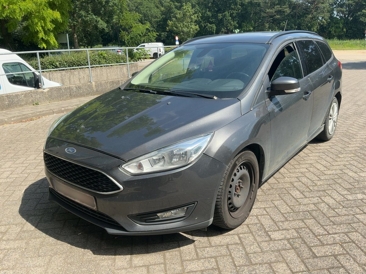 Ford Focus 2018 — photo 1