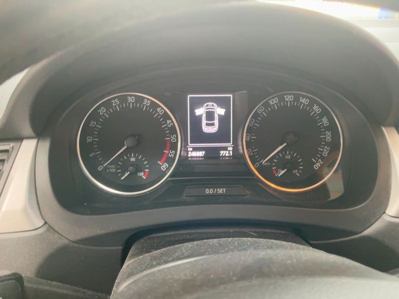 Skoda Rapid Spaceback 1.4 TDI Ambition — zdjęcie 13
