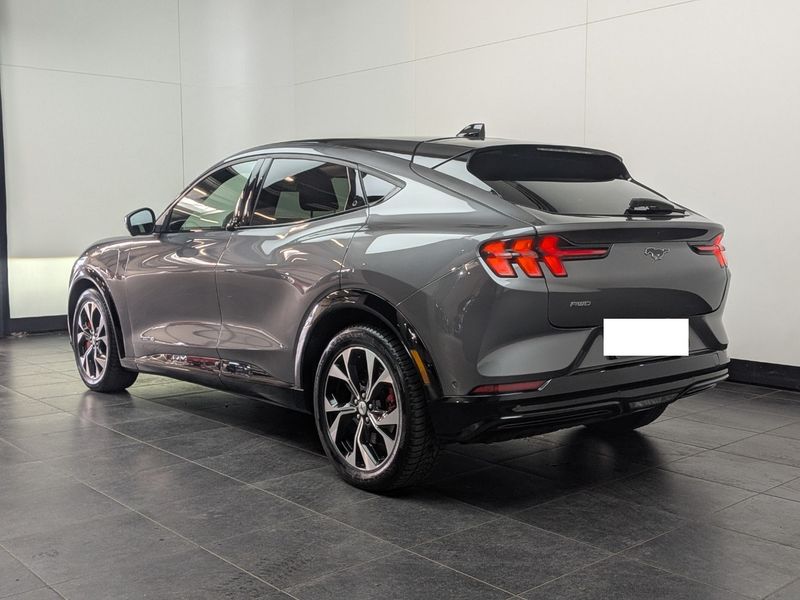Ford Mustang Mach-E electric drive 198 kW AWD — zdjęcie 2