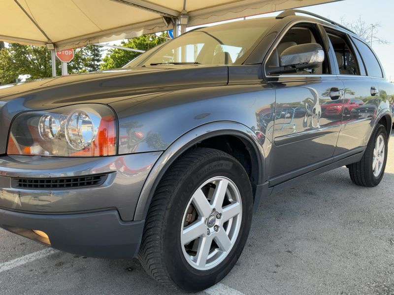 Volvo XC90 2.4 D5 Momentum — zdjęcie 2