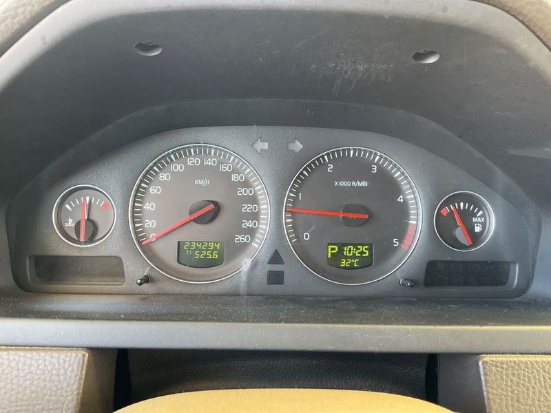 Volvo XC90 2.4 D5 Momentum — zdjęcie 13