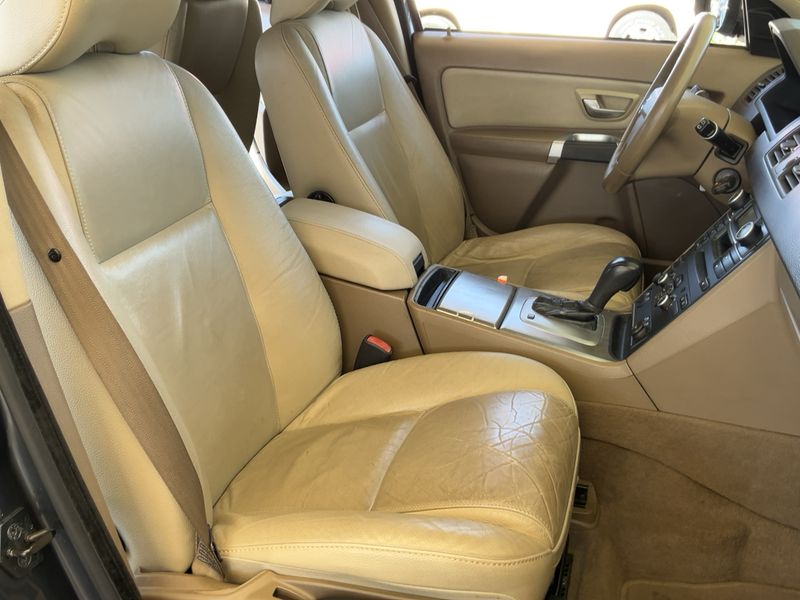 Volvo XC90 2.4 D5 Momentum — zdjęcie 11