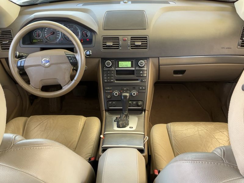 Volvo XC90 2.4 D5 Momentum — zdjęcie 12