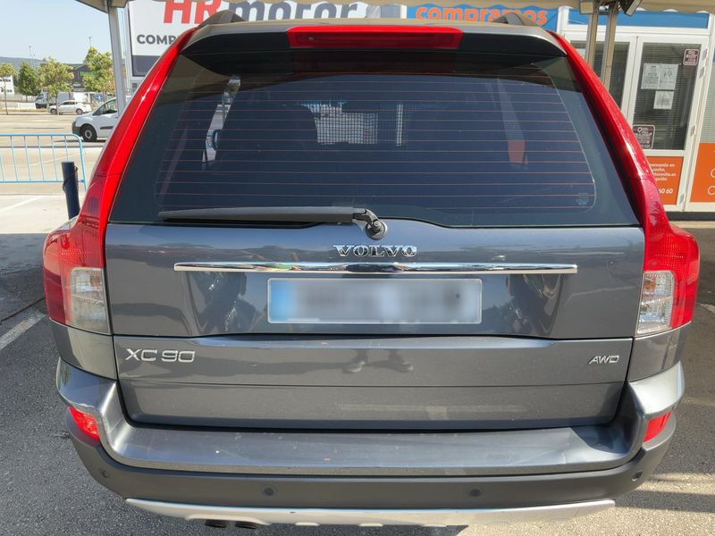 Volvo XC90 2.4 D5 Momentum — zdjęcie 5