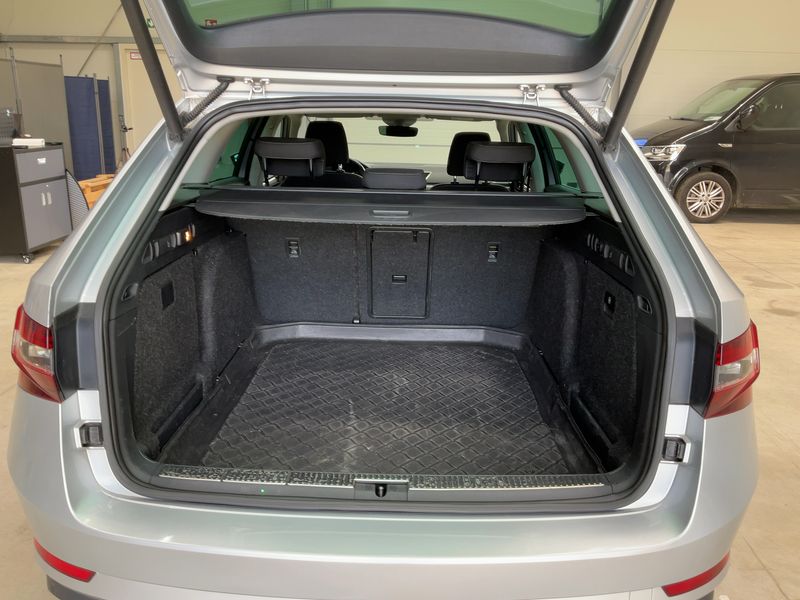 Skoda Superb 2.0 TDI Style — zdjęcie 10
