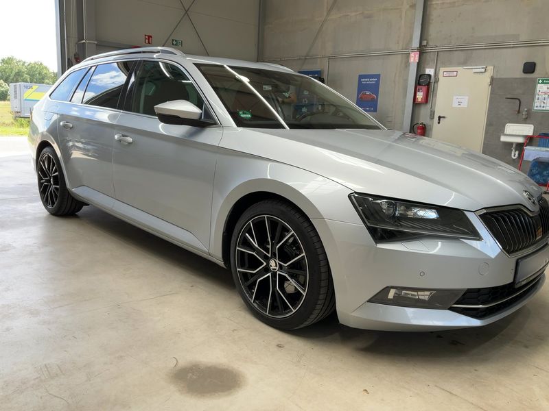 Skoda Superb 2.0 TDI Style — zdjęcie 8