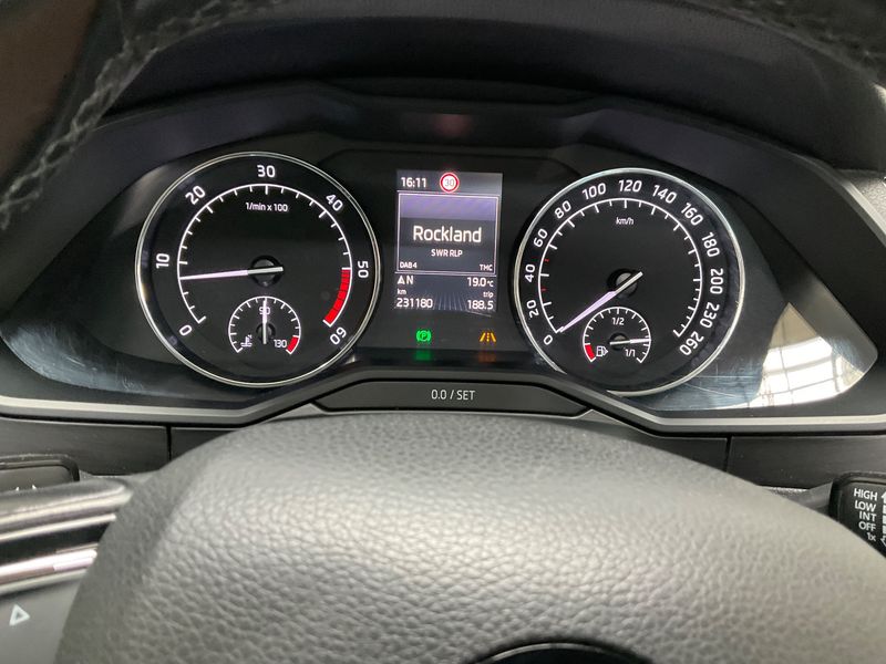 Skoda Superb 2.0 TDI Style — zdjęcie 13