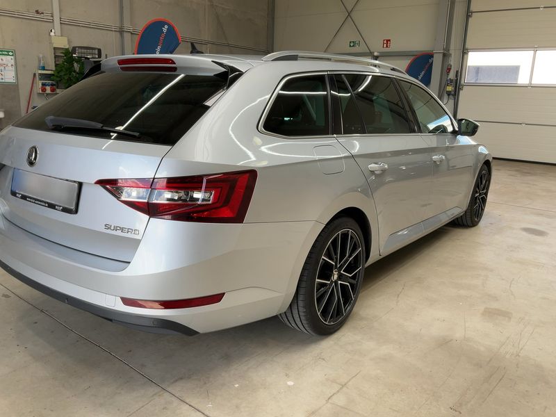 Skoda Superb 2.0 TDI Style — zdjęcie 6