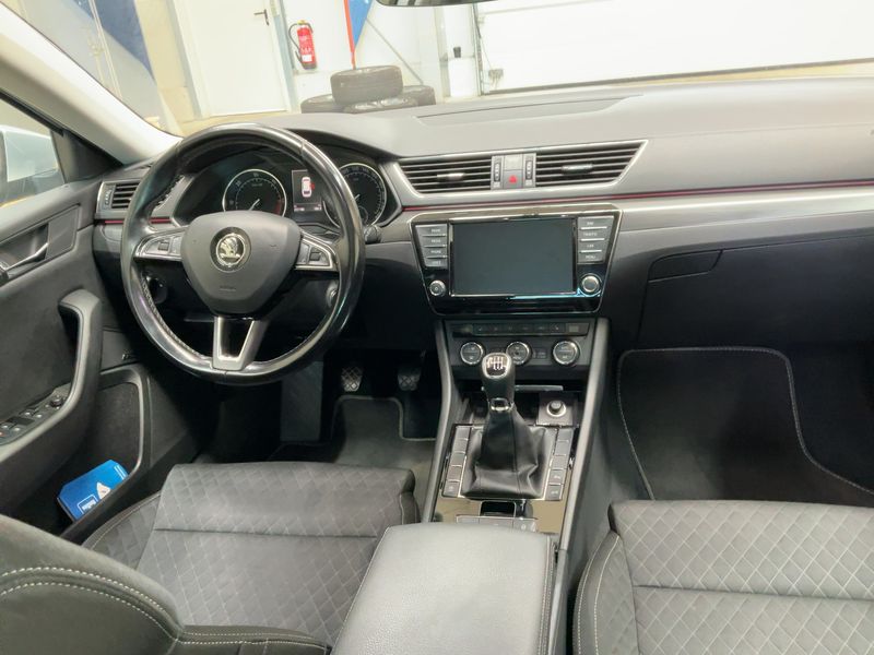 Skoda Superb 2.0 TDI Style — zdjęcie 12