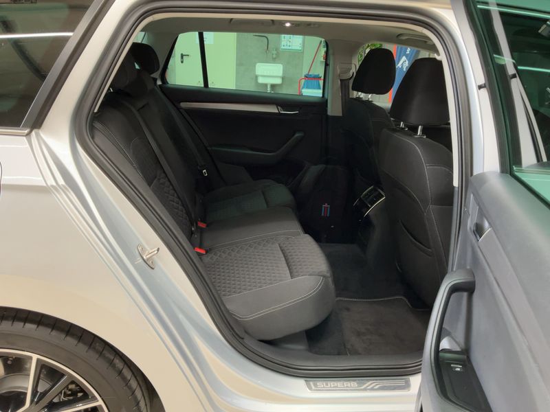 Skoda Superb 2.0 TDI Style — zdjęcie 14