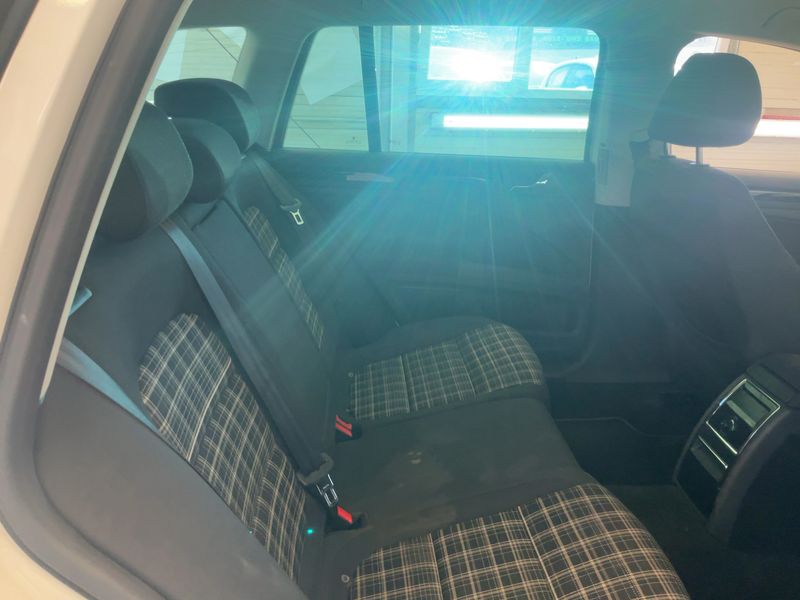 Skoda Superb 2.0 TDI Ambition — zdjęcie 14