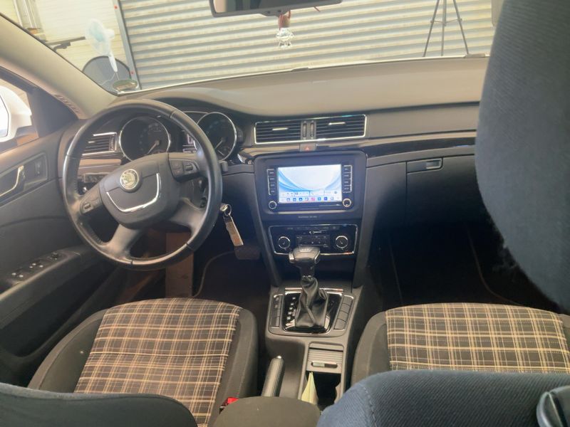 Skoda Superb 2.0 TDI Ambition — zdjęcie 12