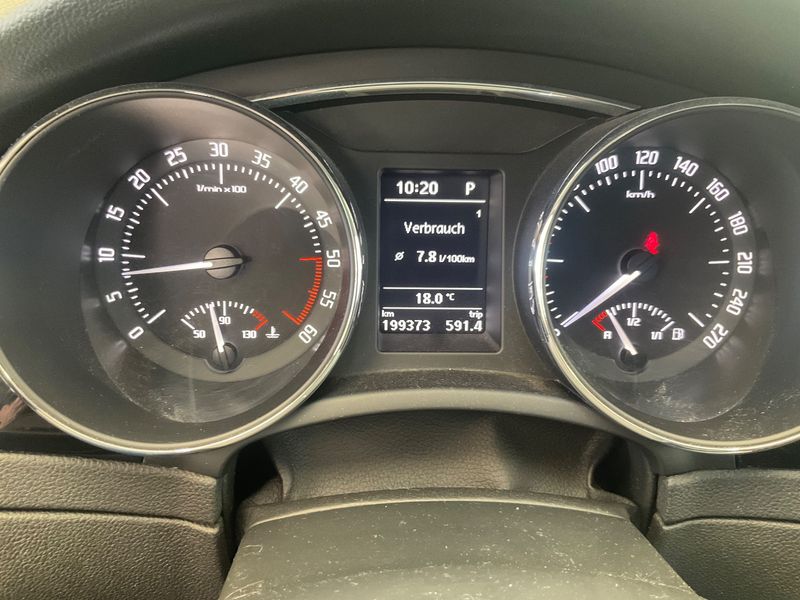Skoda Superb 2.0 TDI Ambition — zdjęcie 13