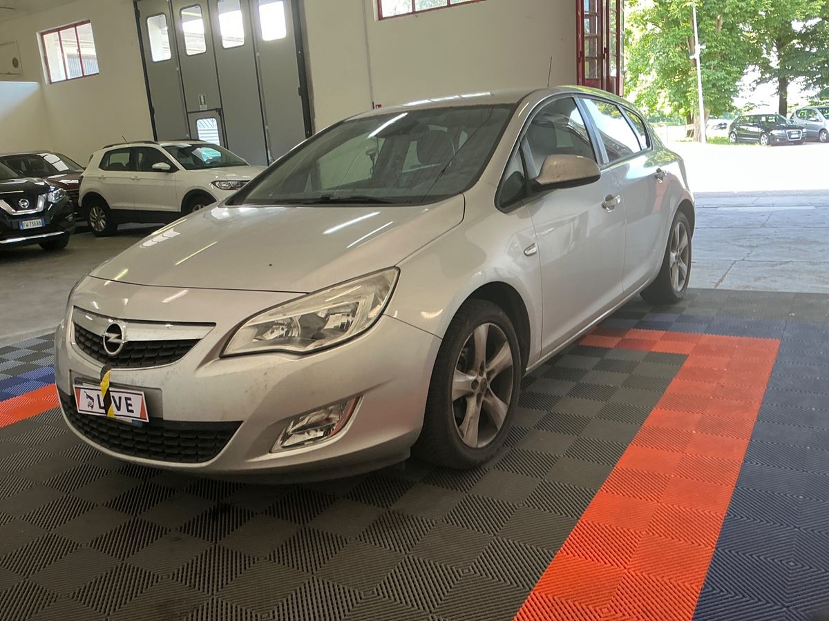 Opel Astra 2011