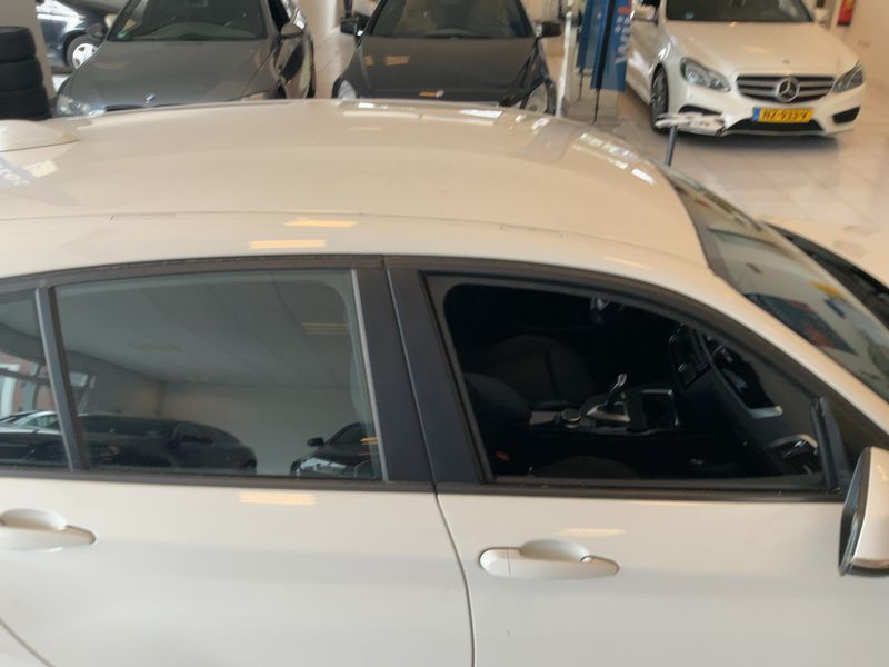 BMW 1er 118i Sport Line 2019 – снимка 13