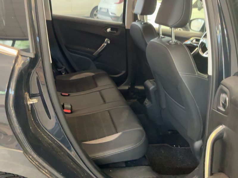 Peugeot 2008 1.6 Blue-HDi Allure — zdjęcie 14
