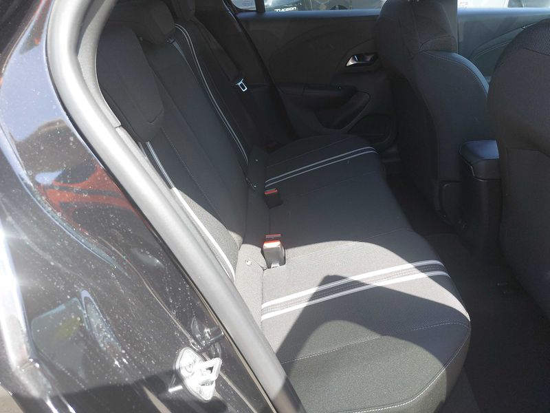 Opel Corsa 1.2 Turbo GS — zdjęcie 14