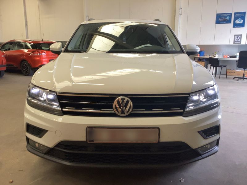 Volkswagen Tiguan 2.0 TDI Comfortline 4Motion BlueMotion Tech — zdjęcie 9