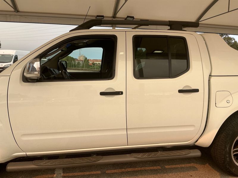 Nissan Navara Pick-up 2.5 dCi Double Cab SE 4x4 — zdjęcie 4
