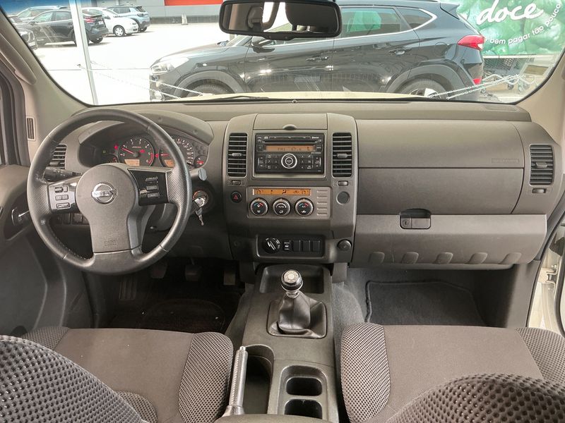 Nissan Navara Pick-up 2.5 dCi Double Cab SE 4x4 — zdjęcie 12