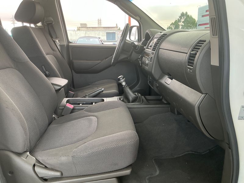 Nissan Navara Pick-up 2.5 dCi Double Cab SE 4x4 — zdjęcie 11