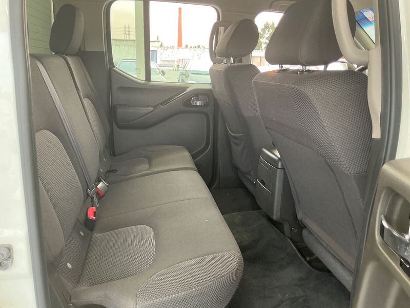 Nissan Navara Pick-up 2.5 dCi Double Cab SE 4x4 — zdjęcie 14