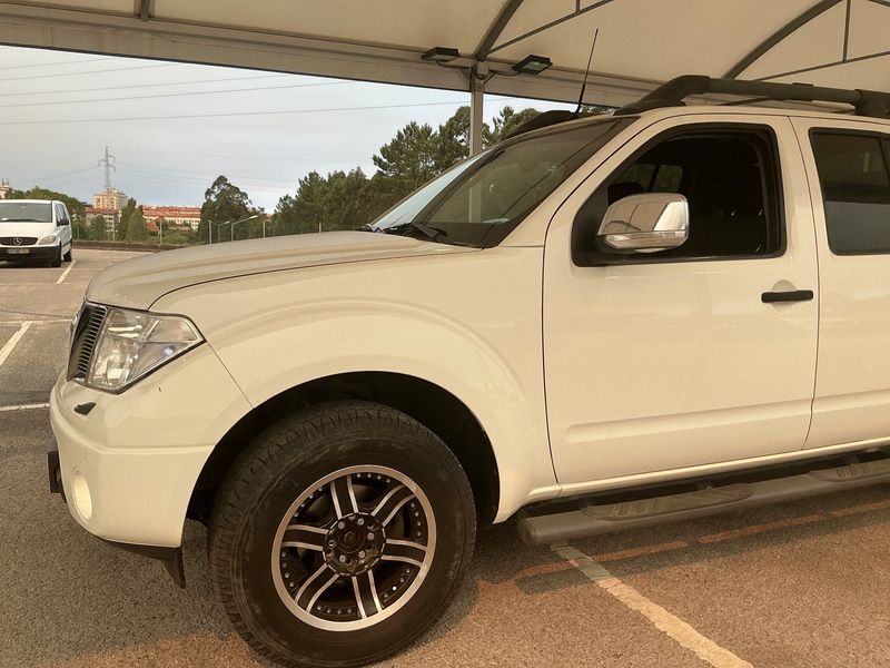 Nissan Navara Pick-up 2.5 dCi Double Cab SE 4x4 — zdjęcie 2