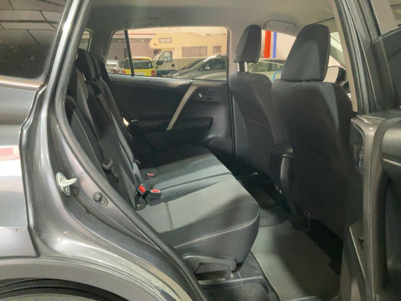 Toyota RAV 4 2.0 D-4D Advance — zdjęcie 14
