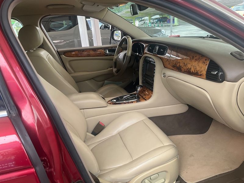 Jaguar XJ 2.7 D V6 Executive — zdjęcie 11