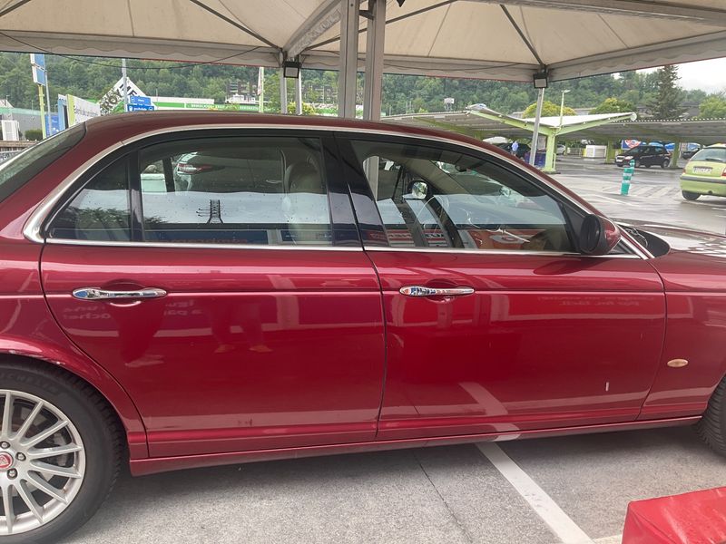 Jaguar XJ 2.7 D V6 Executive — zdjęcie 7