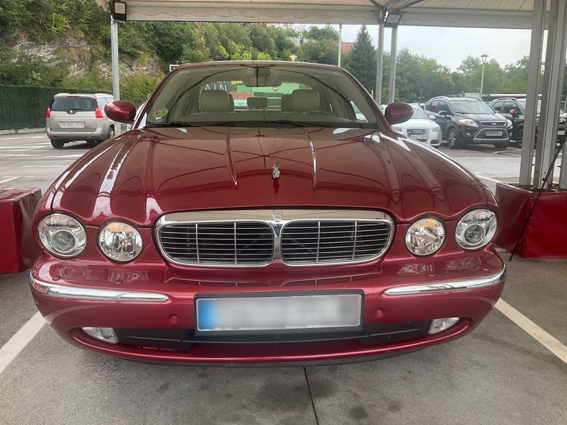 Jaguar XJ 2.7 D V6 Executive — zdjęcie 9