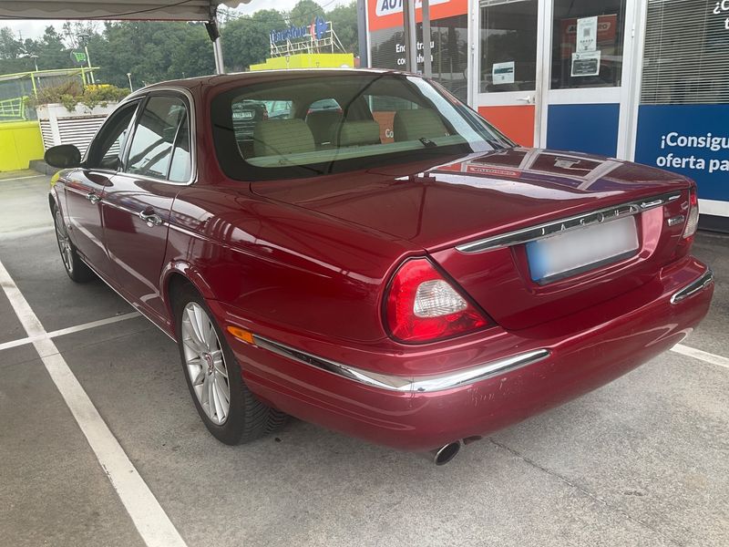 Jaguar XJ 2.7 D V6 Executive — zdjęcie 3