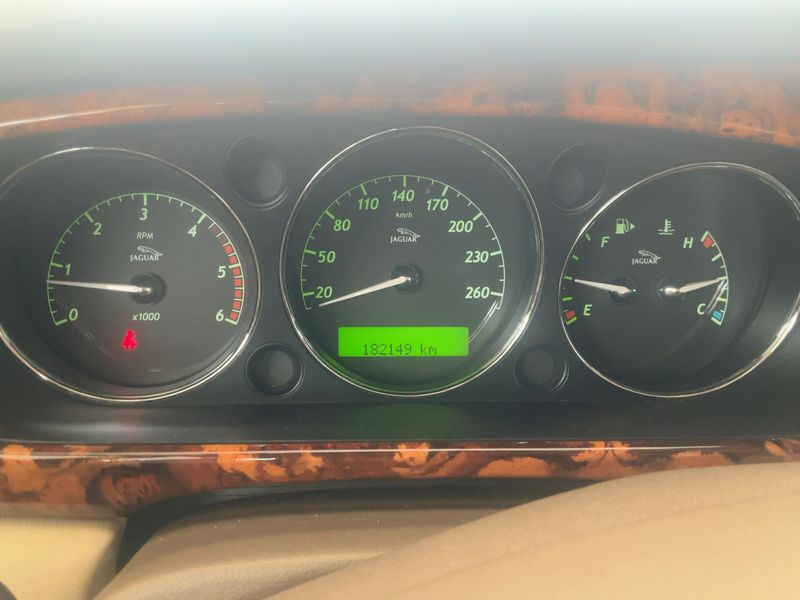 Jaguar XJ 2.7 D V6 Executive — zdjęcie 13
