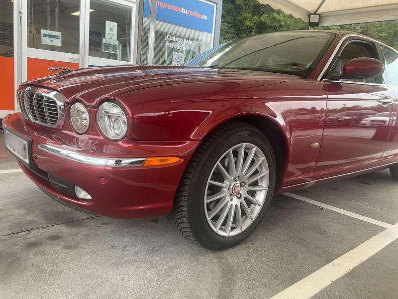 Jaguar XJ 2.7 D V6 Executive — zdjęcie 2