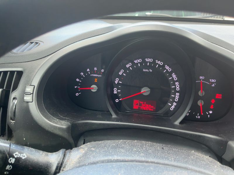 Kia Sportage 2.0 CRDi Spirit 4WD — zdjęcie 13