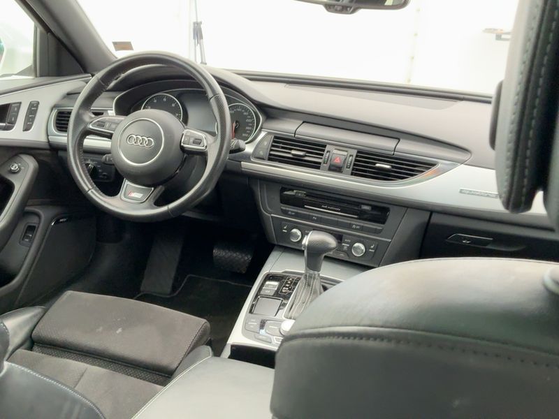 Audi A6 2.8 V6 FSI quattro 2011 – снимка 18