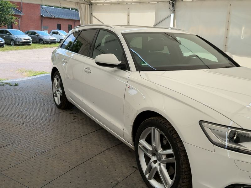 Audi A6 2.8 V6 FSI quattro 2011 – снимка 12