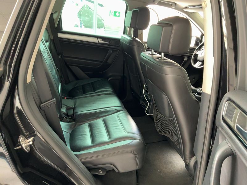 Volkswagen Touareg 3.0 V6 TDI Executive BlueMotion Tech — zdjęcie 14