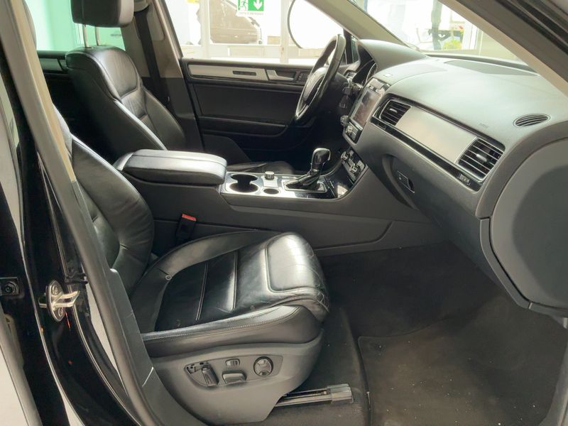 Volkswagen Touareg 3.0 V6 TDI Executive BlueMotion Tech — zdjęcie 11