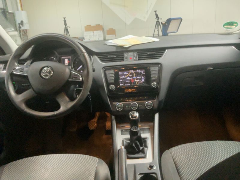 Skoda Octavia 1.4 TSI Ambition — zdjęcie 12